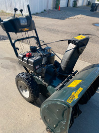 Yard works 10.5 hp 30 snowblower runs and works great! 