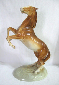 SUPERBE FIGURINE CHEVAL... ROYAL DUX...REARING HORSE FIGURE
