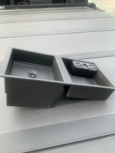 Console tray Silverado 2500 hd 506-333-2801