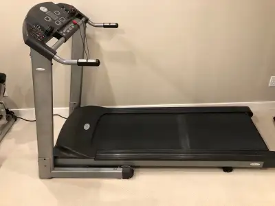 Treadmill in new condition Text or call 403-618-5490