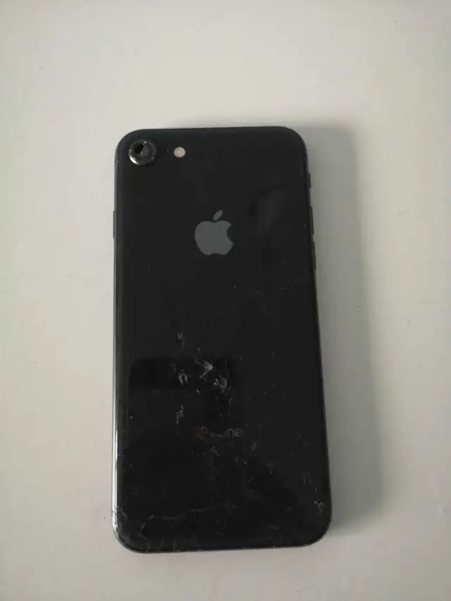 Iphone 8  in Cell Phones in Kitchener / Waterloo - Image 4