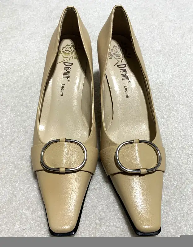 Daphne Womens Pump in Women's - Shoes in Kitchener / Waterloo - Image 3