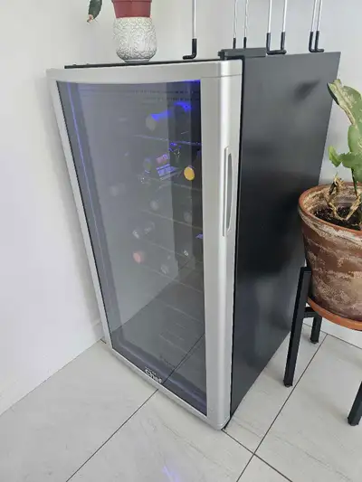 Refroidisseur à vin compact autonome MASTER Chef, 36 bouteilles, View more