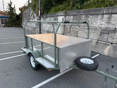 5x8 utility trailer 7pin with brakes Solid steel frame with aluminum bed Spare wheel In amazing cond...