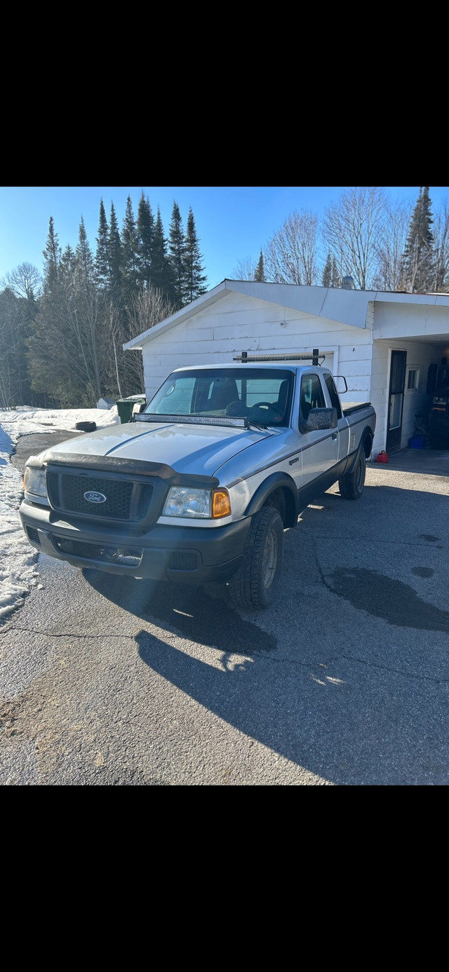 Ford Ranger 2005 4L 4x4 in Cars & Trucks in Gatineau