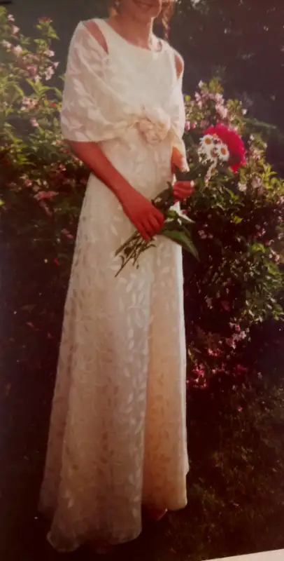 Robe de bal couleur beurre in Women's - Dresses & Skirts in Québec City - Image 5