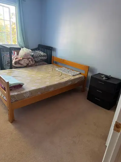 Room for Rent in 3 bedroom townhouse