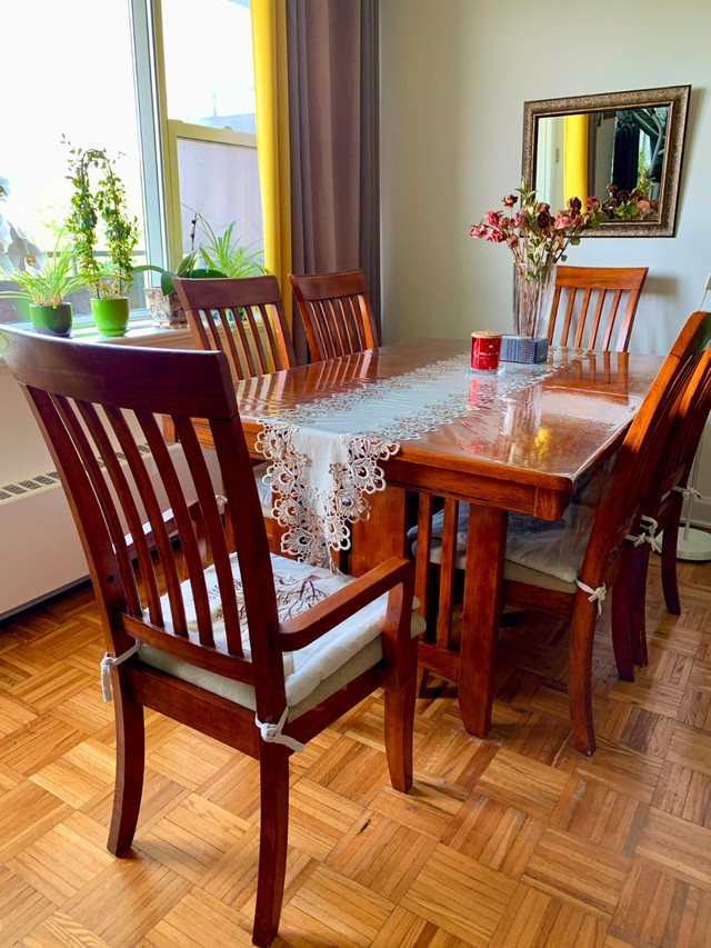 Dining table 7 pcs set in solid wood / Table de salle à manger dans Mobilier de salle à manger et cuisine  à Ville de Montréal - Image 3