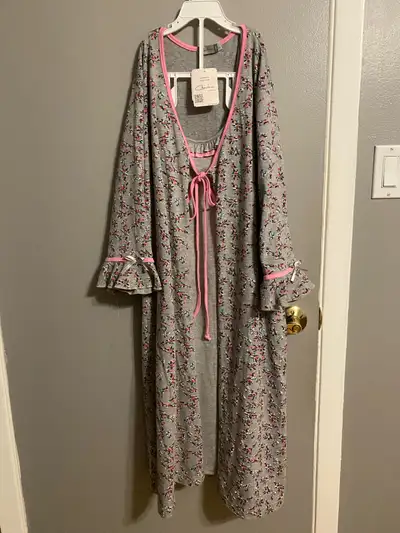 Cameleon Nightgown and Robe Set, View more