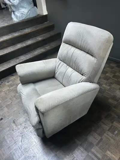 This is a well used but functional Lazyboy recliner that provides great comfort and relaxation. The...