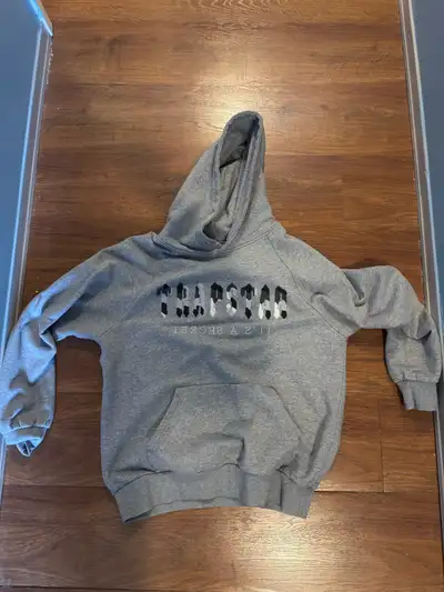 Selling a Large Trapstar grey tracksuit. This tracksuit includes both the hoodie and the pants. It i...