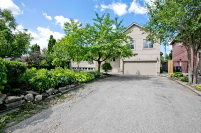 Spectacular 3 Bedroom Apartment at Leslie and York Mills