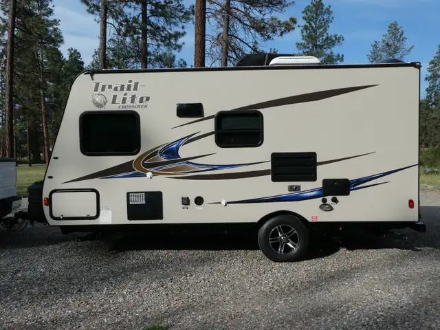 RV's, Campers & Trailers in Travel Trailers & Campers in Cranbrook - Image 3