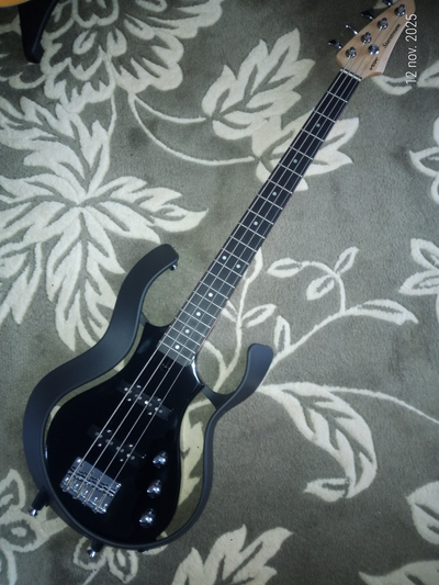 Super nice bass like new (Dec 2024) Vox Starsteam 2S BK, light,, View more