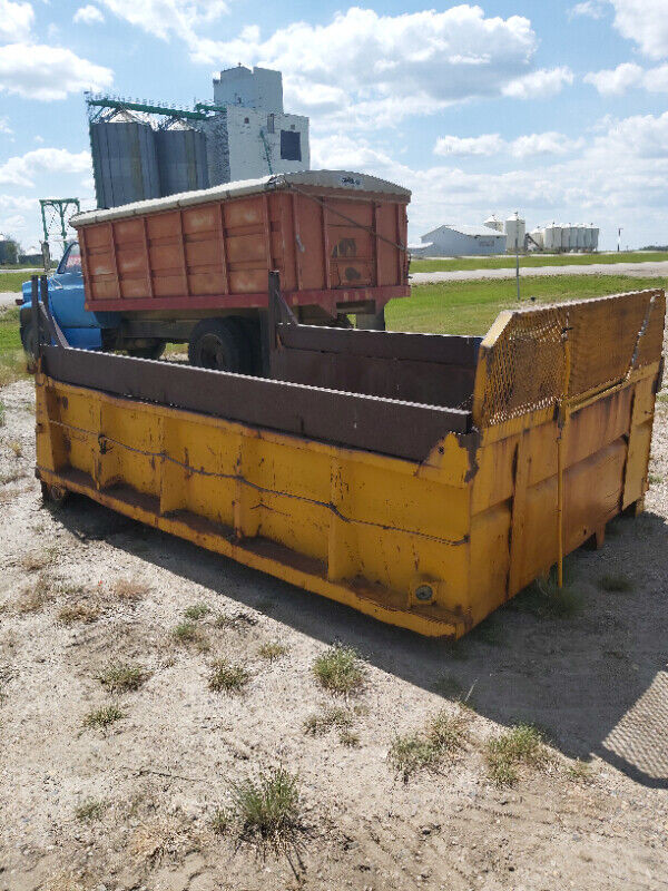 Front end loader gravel box in Other in Regina - Image 2