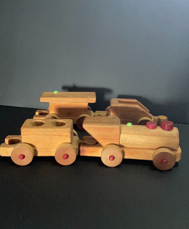 Vintage 4 pc Wood Train Set Children’s Toy in Toys & Games in North Bay - Image 4