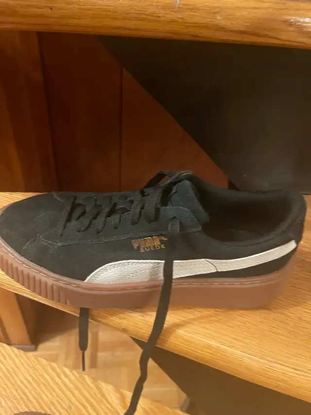 women’s shoes (Puma) in Women's - Shoes in City of Montréal - Image 3