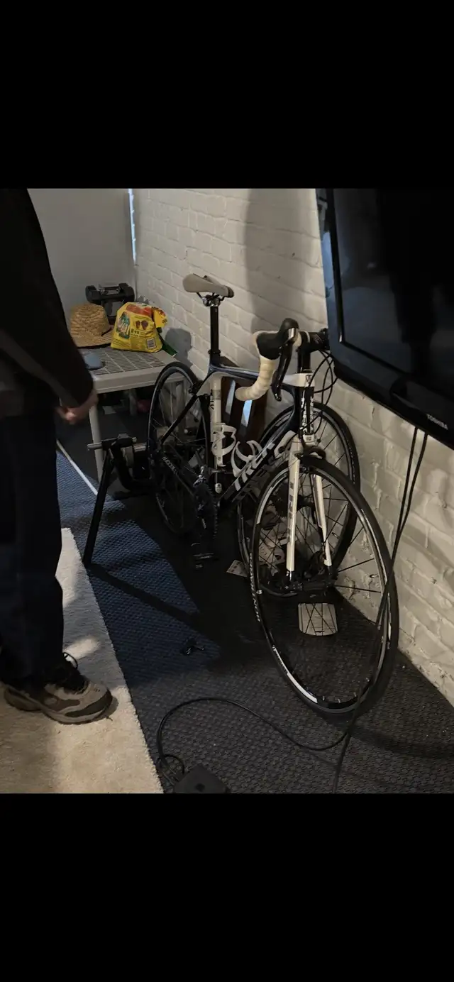 NO TRADES Trek  carbon fibre madone 3.1 bike in Road in City of Toronto - Image 3