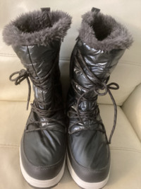 New Women’s winter boots  size 9/39 Scandinavian brand .  Fits l