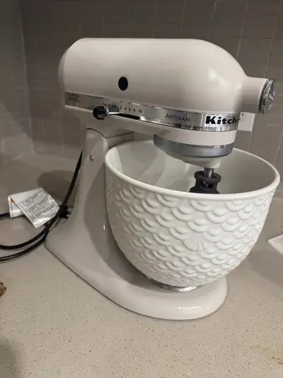 Beautiful KitchenAid Artisan mixer in bone colour with ceramic scalloped bowl. Barely used. Comes wi...