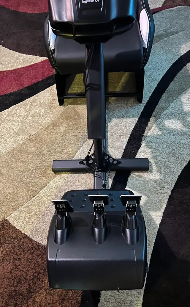 PlaySeat Forza Racing Chair & Logitech G920 in XBOX One in Calgary - Image 3