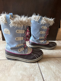 Sorel snow boots for girls size 5