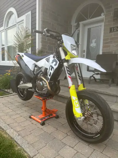 Husqvarna 501 fe 2020 119h /6500 km Monter supermotard Roue dubya avec pneu Michelin Cover CMT en ca...
