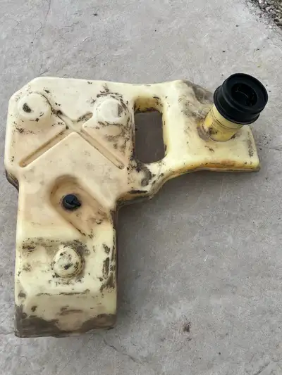 Excellent shape no leaks Please review the pictures to see if it fits your mower. No trades. Pick up...