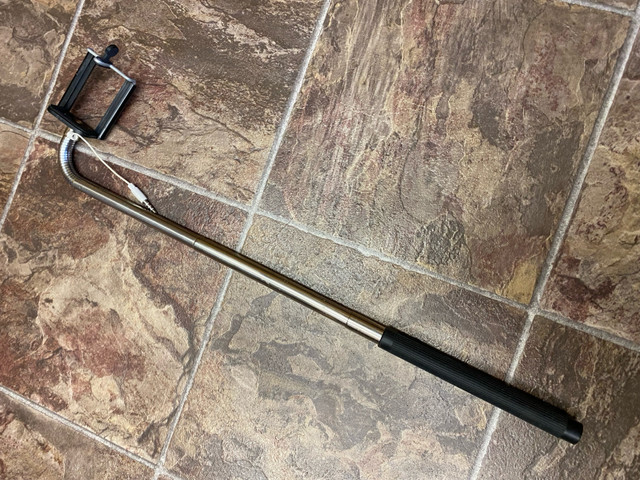 Extendible selfie stick.  pick up in lakeview area of Saskatoon. in General Electronics in Saskatoon - Image 2