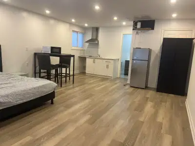 Seprate Entrance Main Floor  Bachelor Apt @ Malvern Town Centre