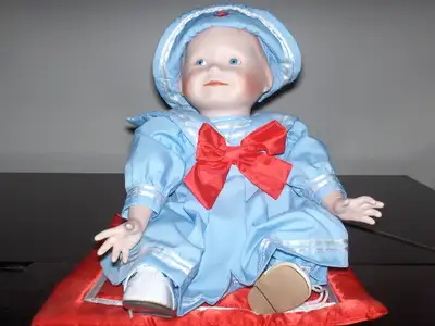 Amanda Collector Doll - New. As seen for $40. Extra $10 gets a clear acrylic box to store it in. Has...