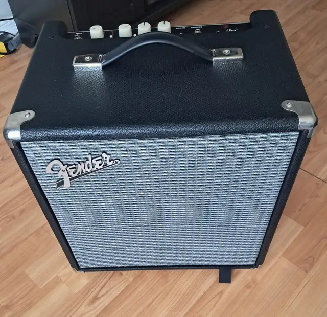 Fender Rumble 25 Bass Combo Amplifier w/ Patch Cord Cable