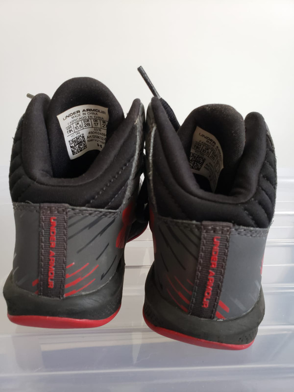 UA Boy Basketball Shoes Size 11k(great condition) in Clothing - 4T in Markham / York Region - Image 3