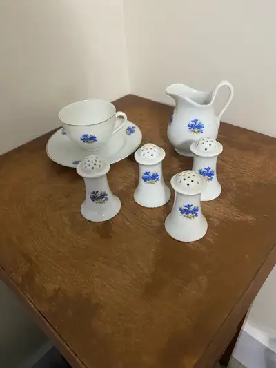 vintage blue floral pattern lot, View more