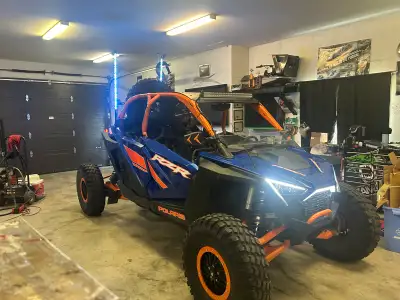 2022 Pro R 4 premium 4 seater with ride command factory 2000cc 4 cylinder engine,225hp. 3800 miles m...