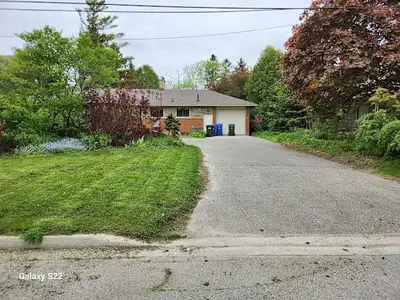 Spacious unfurnished room in a 4-bedroom house for $750