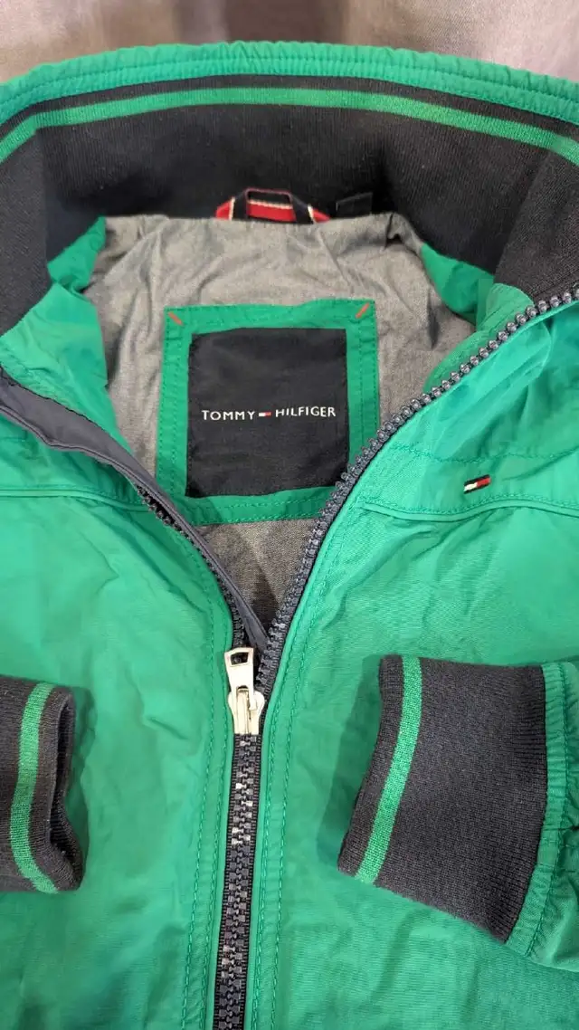 Tommy Hilfiger green windbreaker jacket - fall or spring men's  in Men's in Oshawa / Durham Region - Image 5