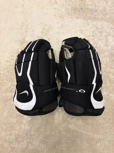 Nike Quest hockey gloves 14.5” senior, View more