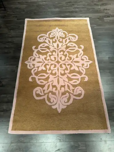 Restoration hardware tufted rug available. 5’ x 8’. Recently dry cleaned. May be able to deliver dep...