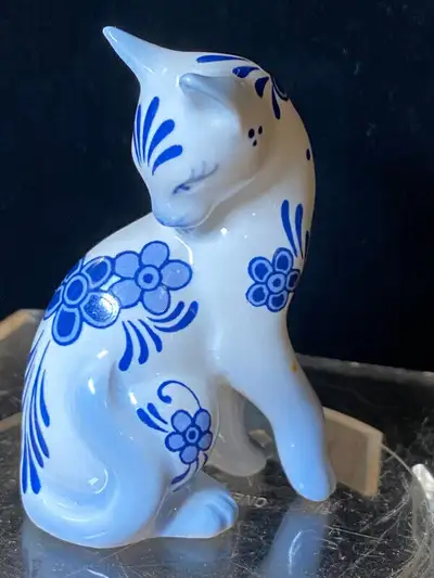 The Franklin Mint Curio Cabinet Cats Collection, View more