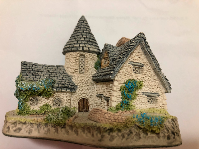 David Winter vicarage cottage in Arts & Collectibles in St. Albert
