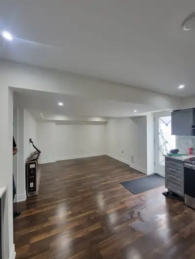 Bright & Spacious 1 Bedroom Basement Apartment for Rent – North Pickering Main intersection Taunton/...