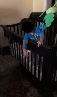 Crib/Full bed with convertible conversion kit