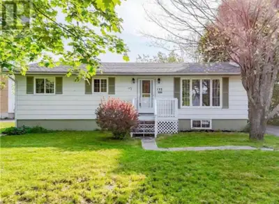 ✔ About the Room & House: • Shared room with one female • Unfurnished (bring your own bed/furniture)...