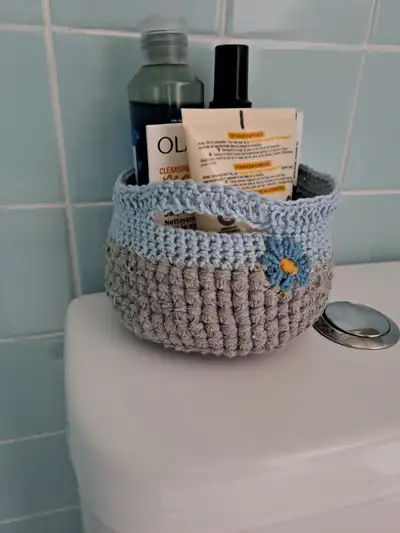 Petit Panier a Cosmétique faite au crochet, View more
