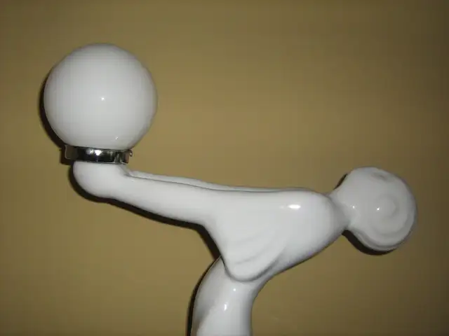 VINTAGE LARGE WHITE CERAMIC ART DECO NOUVEAU LADY FIGURINE LAMPS in Indoor Lighting & Fans in City of Toronto - Image 10
