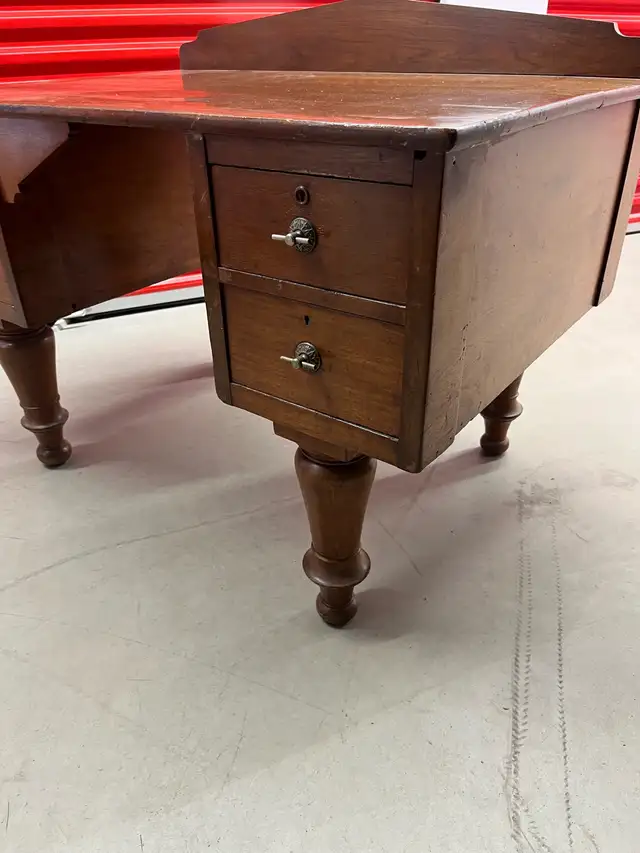 Antique Wooden Desk in Desks in City of Toronto - Image 5