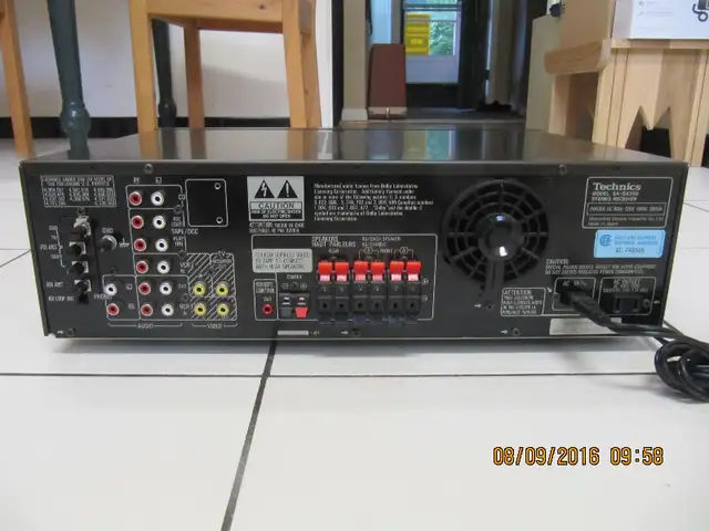 ClassicTechnics SA-GX350  DolbySurroundPro Logic Receiver 1990s in Stereo Systems & Home Theatre in Mississauga / Peel Region - Image 6