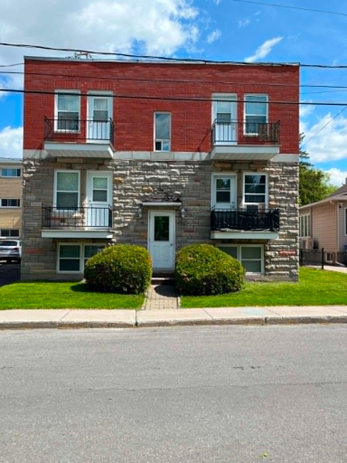 3 1/2 apt très ensoleillé vieux Longueuil 1275$/mois — photo 1