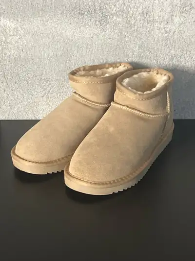 Step into cozy comfort with these snow boots, perfect for chilly days! These stylish, sand-colored b...